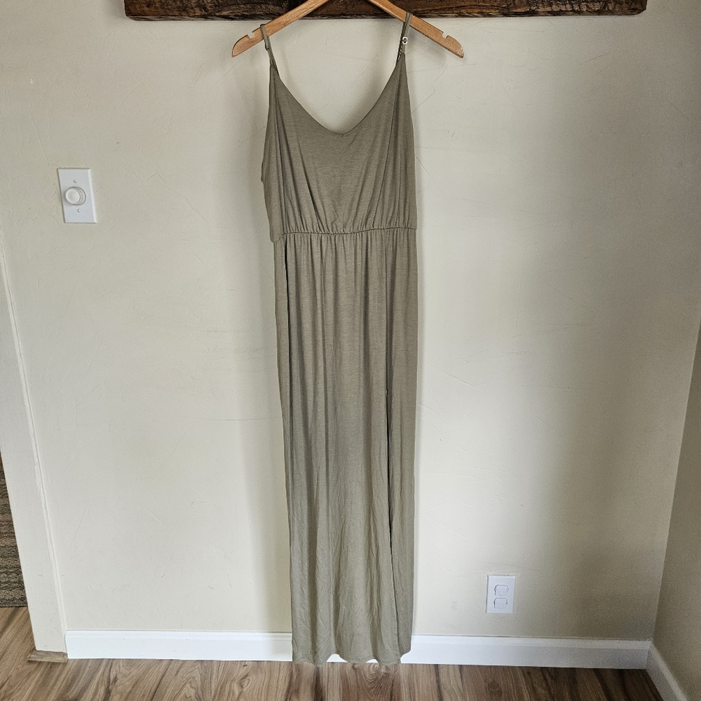 NWT Lulu's sage green maxi